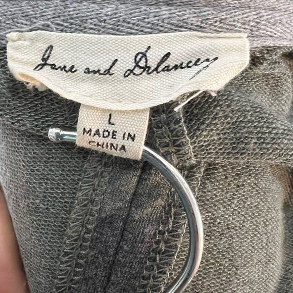 Jane and Delancey Long Sleeved Camouflage Blouse Size Large - Picture 3 of 3